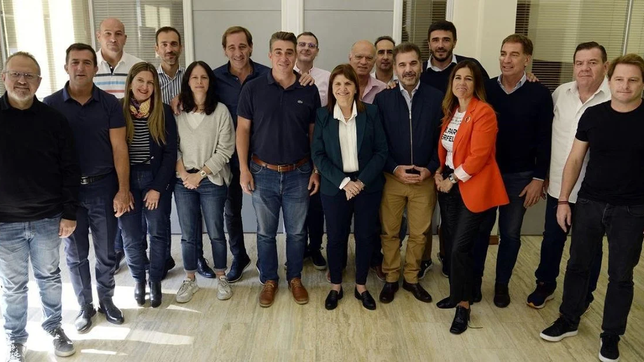 Patricia Bullrich, junto al foro de intendentes PRO.