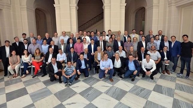 sos intendentes: kicillof pide clamor por la impositiva y cv para huecos