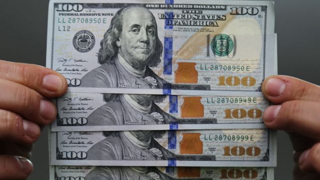 la primavera inestable de massa: el blue siguio en alza y cerro a $298