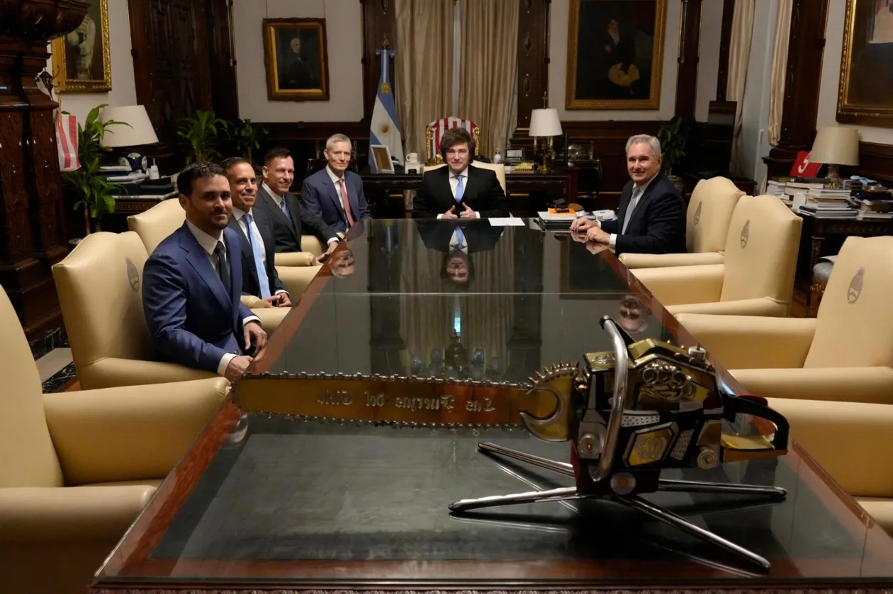 Javier Milei, en una reunión con el magnate tecnológico Peter Thiel.&nbsp;