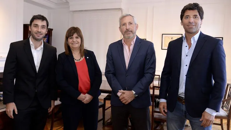 Febrero de 2024. García de Luca con Bullrich y los gobernadores Rogelio Frigerio y Nacho Torres, días antes de renunciar al Ministerio de Seguridad.