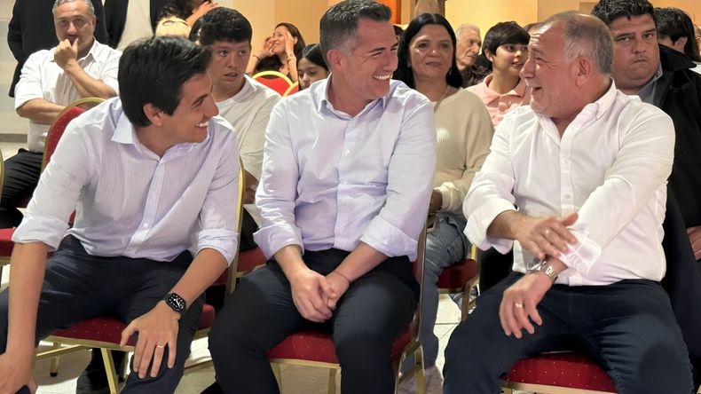 Luis Juez (der), junto a Gabriel Bornorni (centro) y Gonzalo Roca (izq).