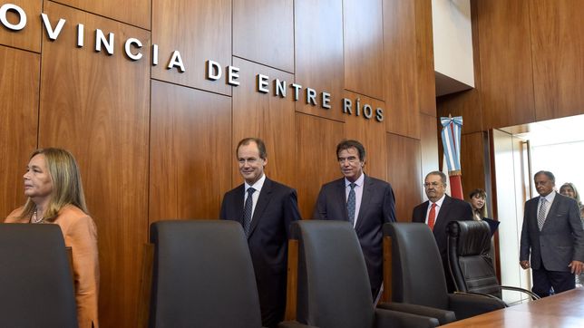 la envidia de cfk: sin despeinarse, bordet pasa la escoba en el poder judicial