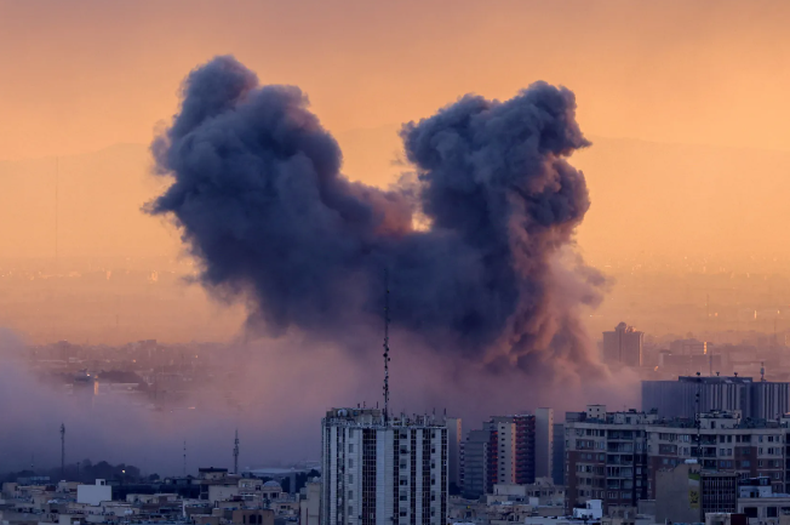 Teherán no encuentra tregua entre los bombardeos de Israel y de Estados Unidos. (Foto: Getty/AFP/Atta Kenare)
