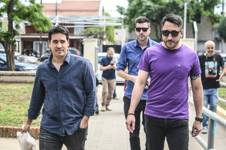 Adrián Ravier junto a Nicolás Boschi, caras visibles de LLA en La Pampa: la construcción política tiene debilidades. FOTO: www.radiokermes.com