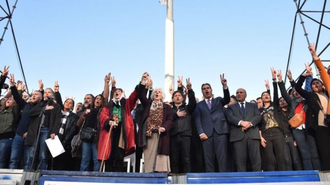 ante una plaza caliente, el fdt cargo duro contra los medios y la oposicion