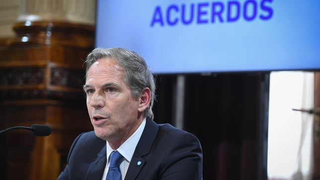 Alejandro Oxenford, durante la audiencia  en el Senado. 
