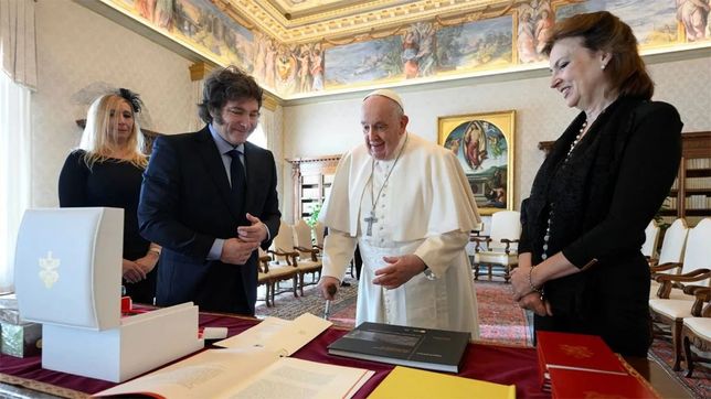Diana Mondino con Javier Milei en la audiencia con el papa Francisco