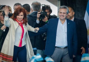 Los diez mandamientos de los Fernández para espantar el fantasma Venezuela