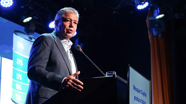 Rolando Figueroa anunció Impuestos Brutos cero para quienes tomen trabajadores neuquinos.