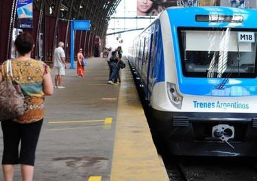 Javier Milei sale a comprar sin licitación 43 trenes que iba a proveer China.