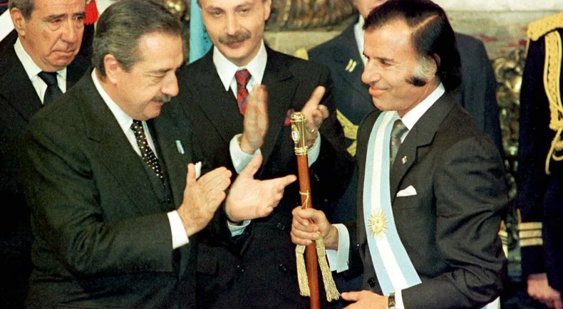 Raúl Alfonsín y Carlos Menem. 8 de julio de 1989.