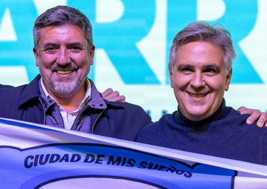 El gobernador de Córdoba Martín Llaryora junto a Juan Manuel Aráoz, emisario para el Consejo de la Magistratura