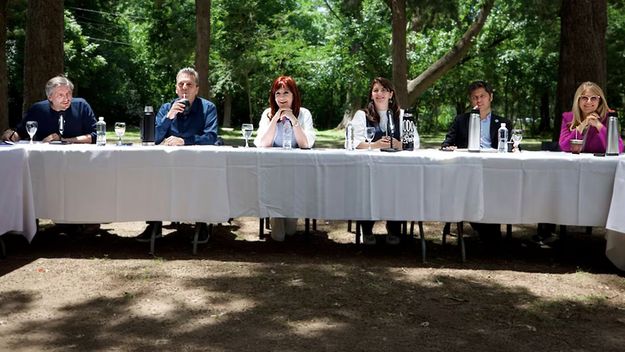 Máximo Kirchner, Sergio Massa, CFK, Mariel Fernández, Axel Kicillof y Verónica Magario.