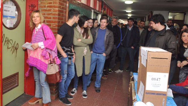 el peronismo platense, todo mal: 15 puntos abajo y una interna feroz