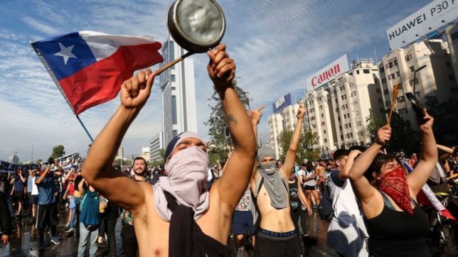 octubre chileno: las tensiones y la crisis aumentan en un mes historico