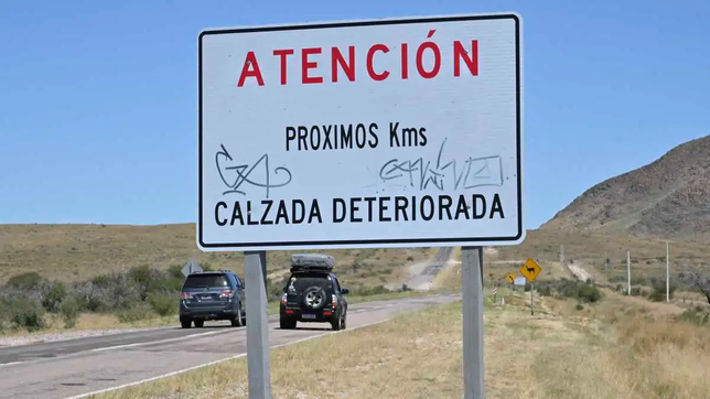 La Ruta Nacional 152 de La Pampa tiene 290 kilómetros de extensión y hace años que presenta precarias condiciones. Foto: diario Río Negro.