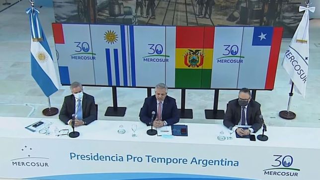 no tan solos en el mercosur: uruguay irrita a paraguay y parte aguas en brasil