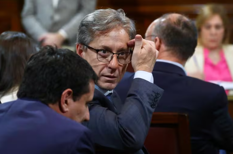 Eduardo Vischi, jefe del bloque UCR del Senado, complica la aprobación de la ley ómnibus.&nbsp;