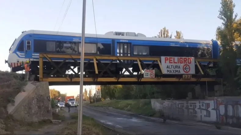 El gobierno de Río Negro evalúa un proyecto de Vialidad Nacional para resolver el problema del puente ferroviario en Cipolletti.