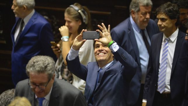 polemico acuerdo: tizado exime de tasas a grandes empresas a cambio de dragado