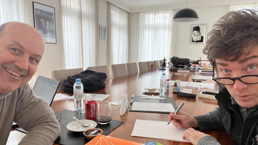 Javier Milei y Federico Sturzenegger evalúan el freno a la desregulación