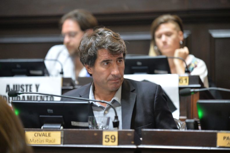 El radical Matías Civale, contra las leyes de Axel Kicillof: Es un  impuestazo como respuesta al ajuste