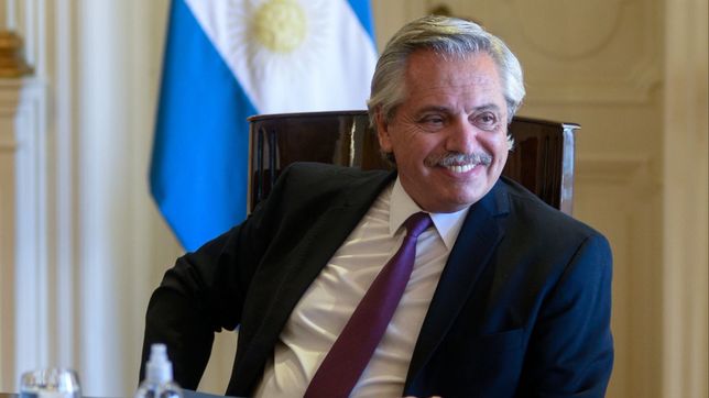 feliz navidad: una encuesta le da 60% de imagen positiva al presidente