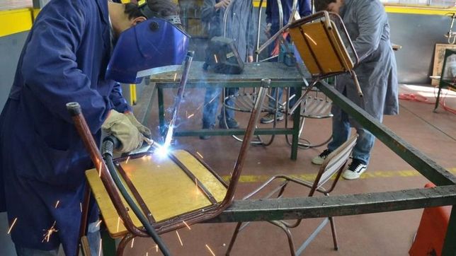 docentes advierten que vidal hara un fuerte ajuste en escuelas tecnicas