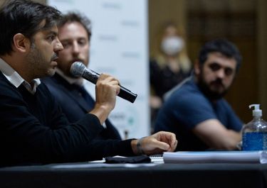 Clases, cárceles y reparto de fondos, otros reclamos de la oposición a AK