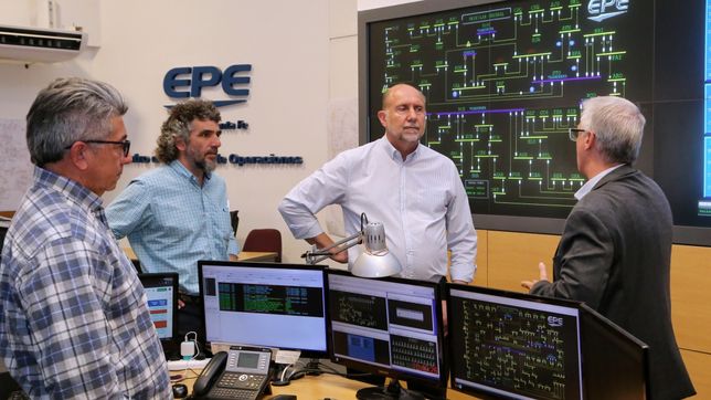 Omar Perotti, en una visita a la EPE durante su gestión.