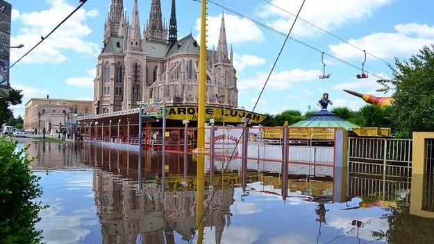 La crecida del río Luján llegó hasta la Basílica
