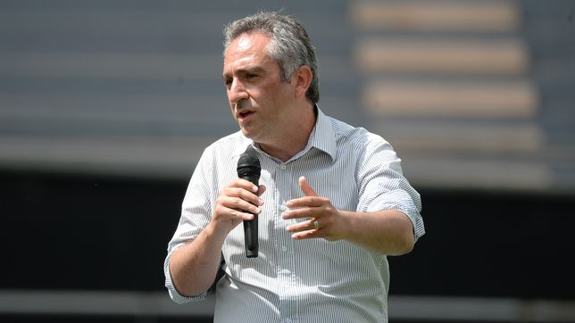 larroque le tiro un centro a massa: lo quiero siempre en mi equipo