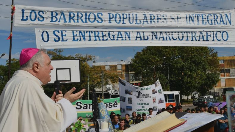 Barrios populares: quiénes son los cruzados de la Iglesia que chocan con Javier Milei