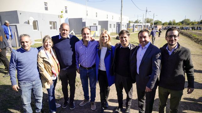 maggiotti yl kicillof entregaron viviendas en florencio varela
