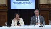 Vilma Bedia y Nicolás Mayoraz, representantes del Gobierno en la bicameral de Niños, Niñas y Adolescentes. Vilma Bedia y Nicolás Mayoraz, representantes del Gobierno en la bicameral de Niños, Niñas y Adolescentes.