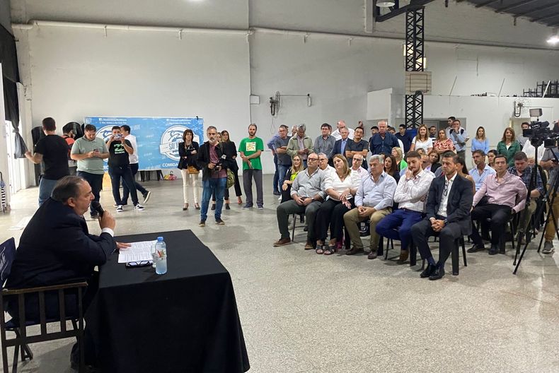Juan Pablo Poletti en el discurso de presentación de su gabinete.