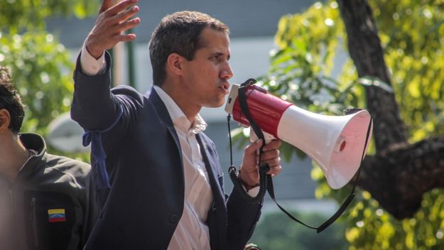 Guaidó encendió la mecha en los cuarteles y se lanzó a un juego a todo o nada