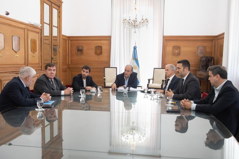 Los ministros Francos y Petri recibieron a Torres y al intendente de Mar del Plata, Guillermo Montenegro, ambos del PRO, para analizar el cap&iacute;tulo de la ley &oacute;mnibus referido a la pesca.