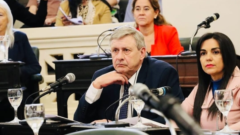 José Vassel en su banca en la Cámara de Diputados de Corrientes. 