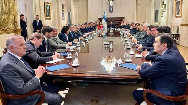 Los 16 gobernadores dialoguistas esperan la confirmación del encuentro de este lunes a las 19 en el CFI.&nbsp;