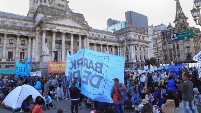 presupuesto: bullrich clausura la zona del congreso para bloquear protestas