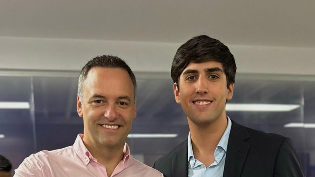 Dante Di Carlo junto a Manuel Adorni.