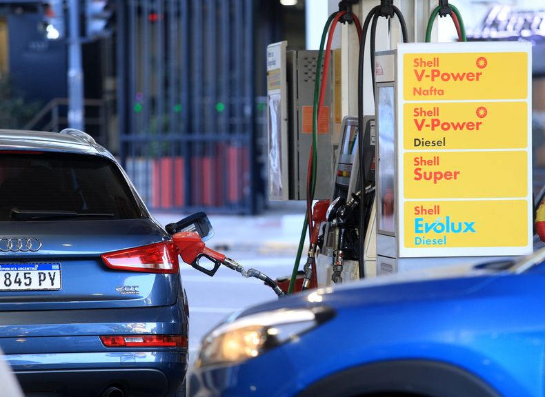El Gobierno autorizó el autodespacho de combustible.