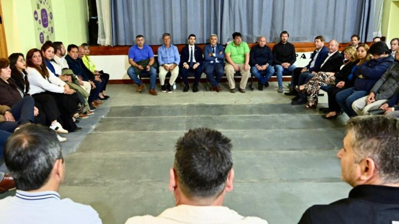 La reunión de Ignacio Torres y los intendentes de toda la provincia de Chubut, en Gobernador Costa.