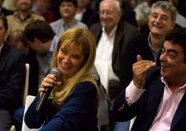 Bono de fin de año en La Matanza: Magario pagará el doble de lo que pagó Espinoza
