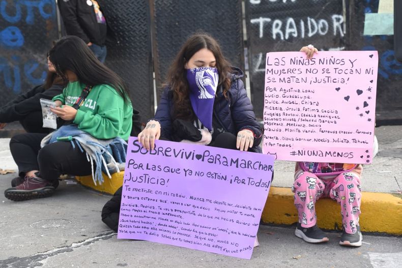 Ni una menos: marcha feminista frente al Congreso.