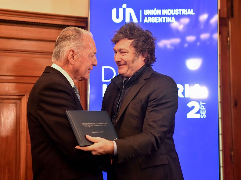 El presidente de la UIA con Javier Milei