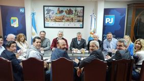 La mesa política del PJ afina su plan electoral y suma al armador de CFK