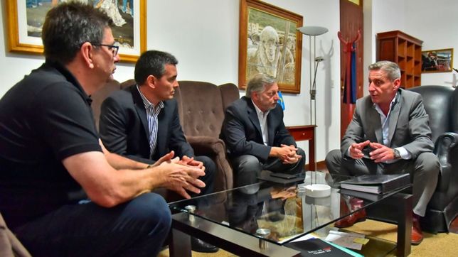 aranguren llevo a chubut la presion oficial para sacarle el candado antiminero